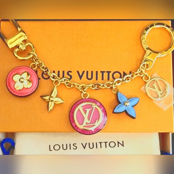 Authentic Louis Vuitton Preppy flowers Bag Charm. New w/box & dust bag - Picture 9 of 12
